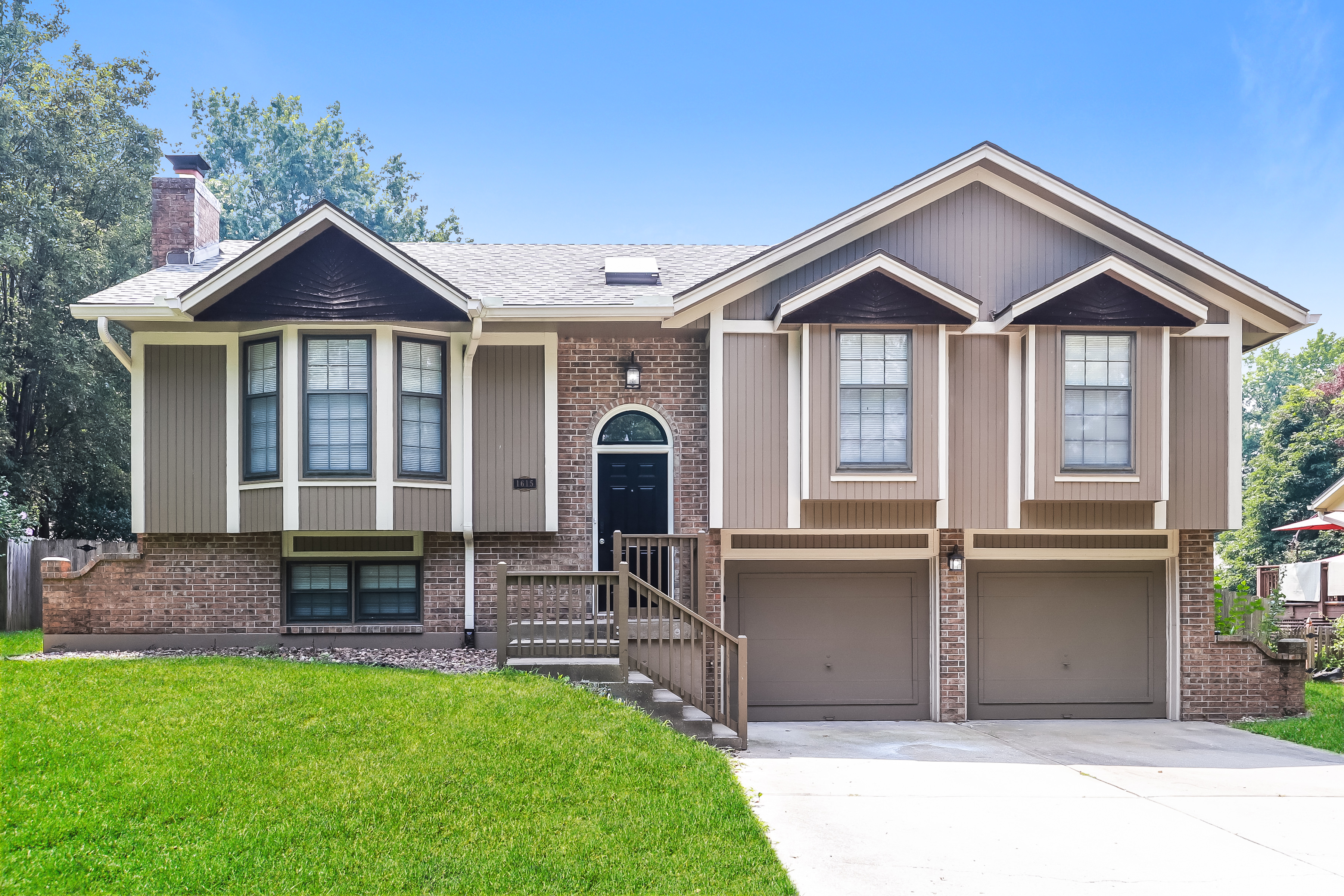 1615 SE 7th Ter Lees Summit, MO 64063